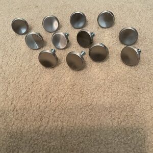 Cabinet knobs in nickel finish -